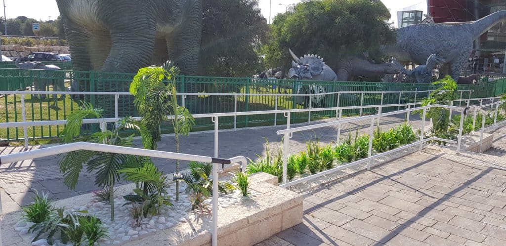 צמחייה מלאכותיים עמידה לשמש
