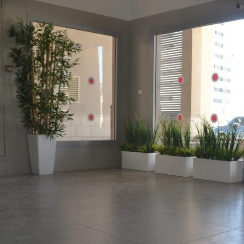 צמחייה מלאכותית בלובי